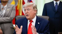 Politico рассказало, как Трампа отговаривали от новой бомбардировки Ирана